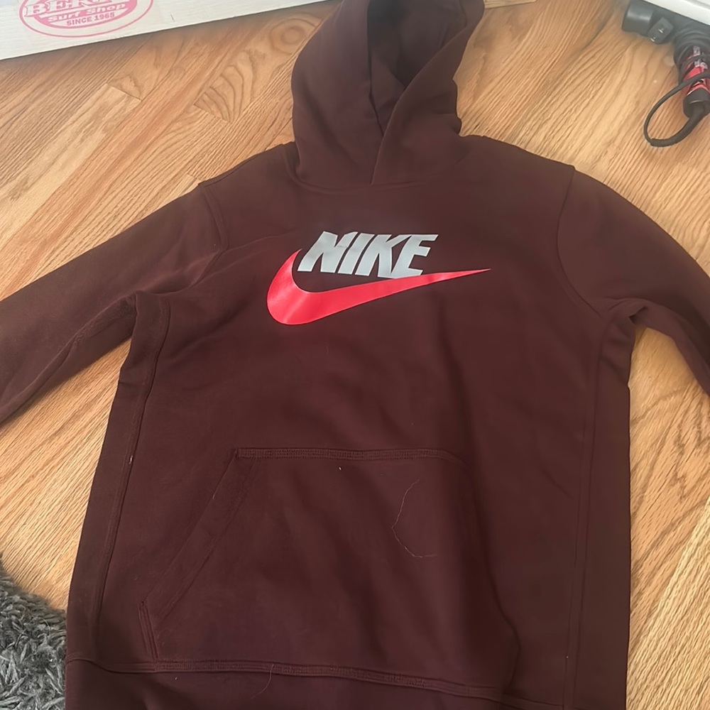 boys XL nike hoodie, maroon, never been wore before, new with tags